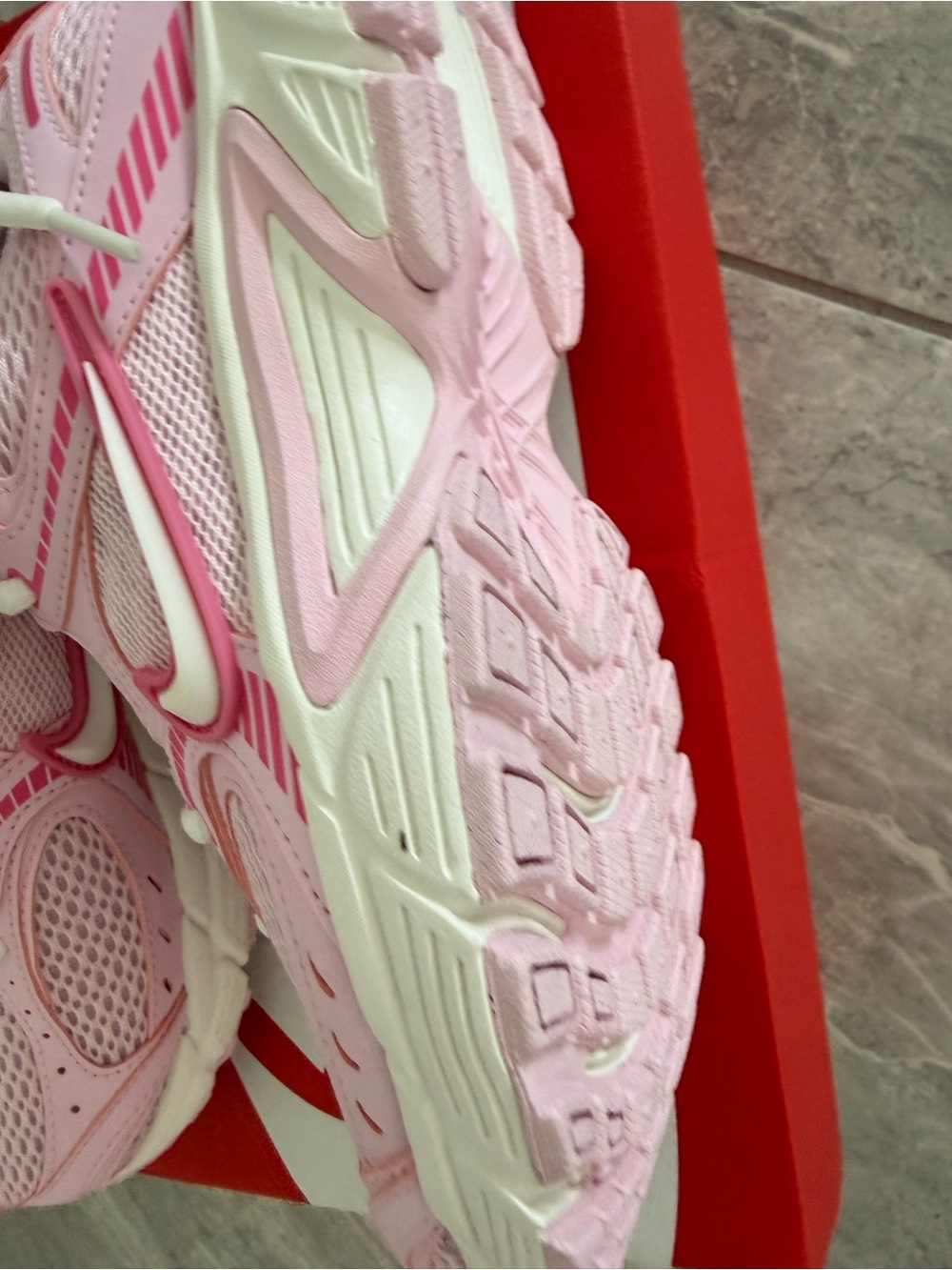 New women’s Sz 7.5, 8 Nike Pink and White Mesh Athletic Sneakers - Picture 7 of 7